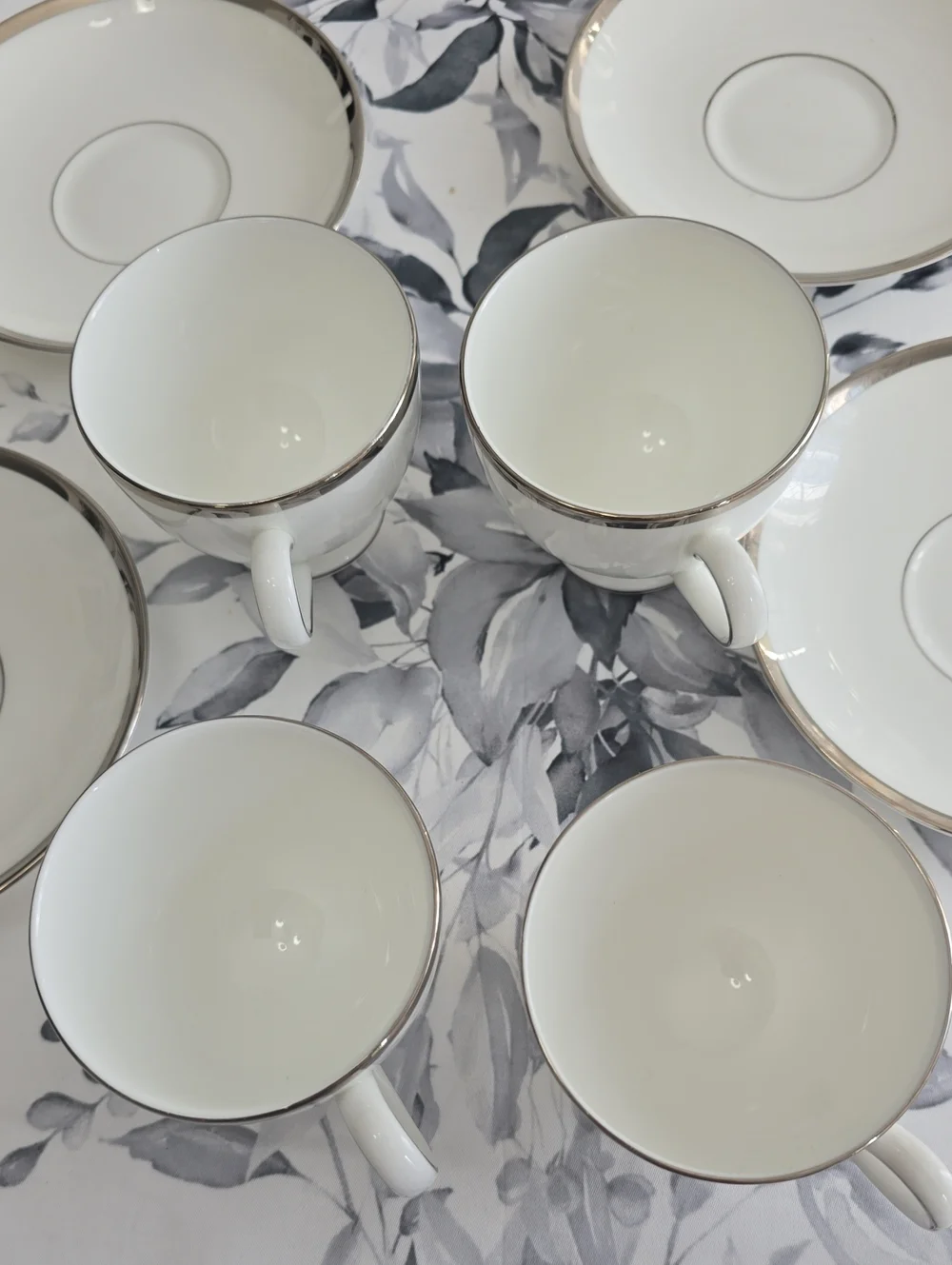 Wedgwood Bone China 4 Cups 4 Saucers Carlyn Made In England White
